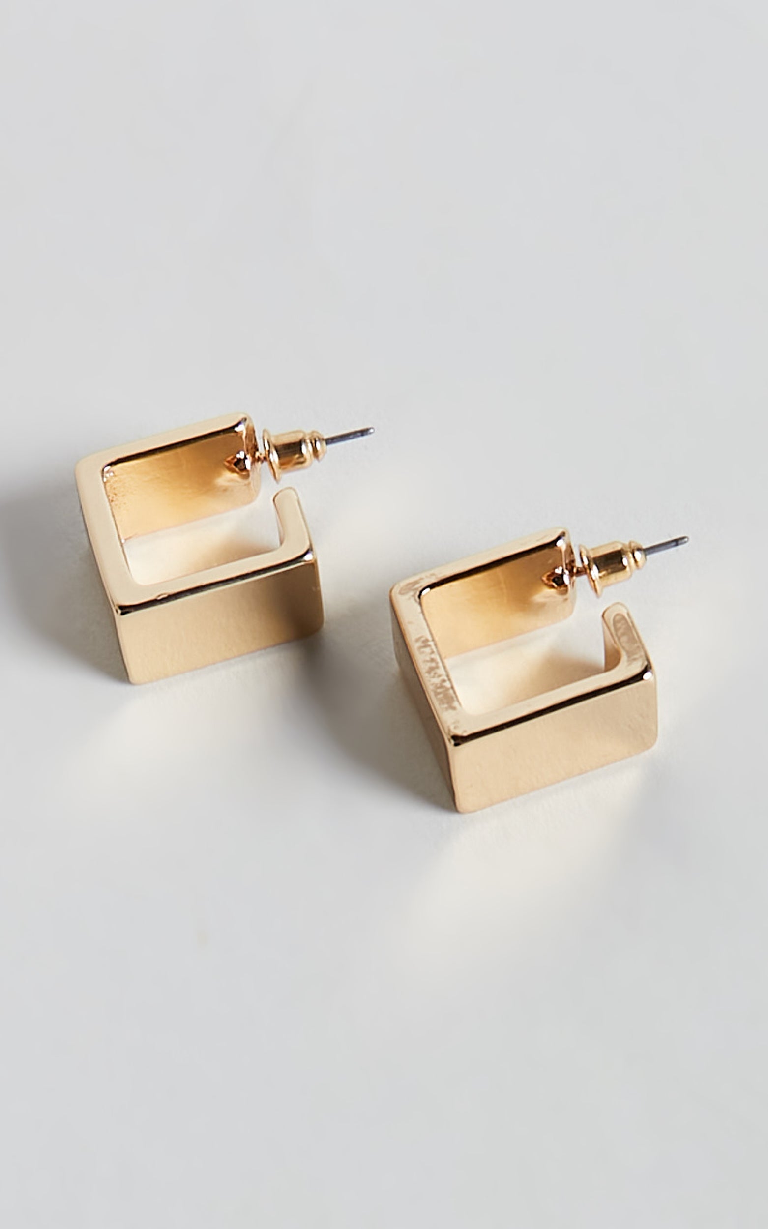 Sheela Hoop Earrings in Gold