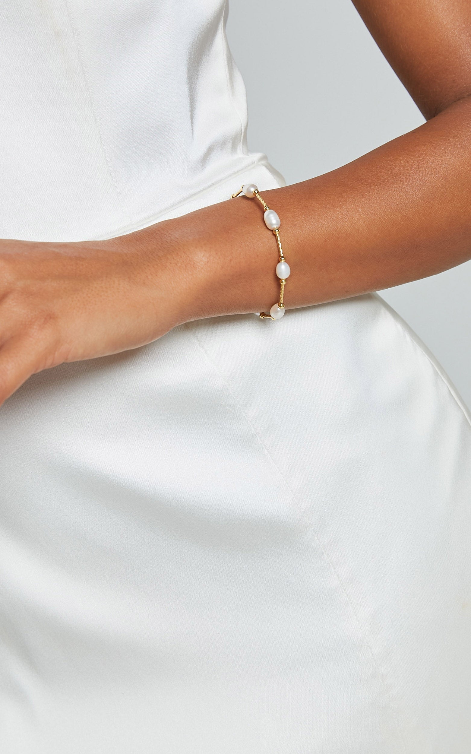 Irene Bracelet - Floating Pearl Bracelet in Gold