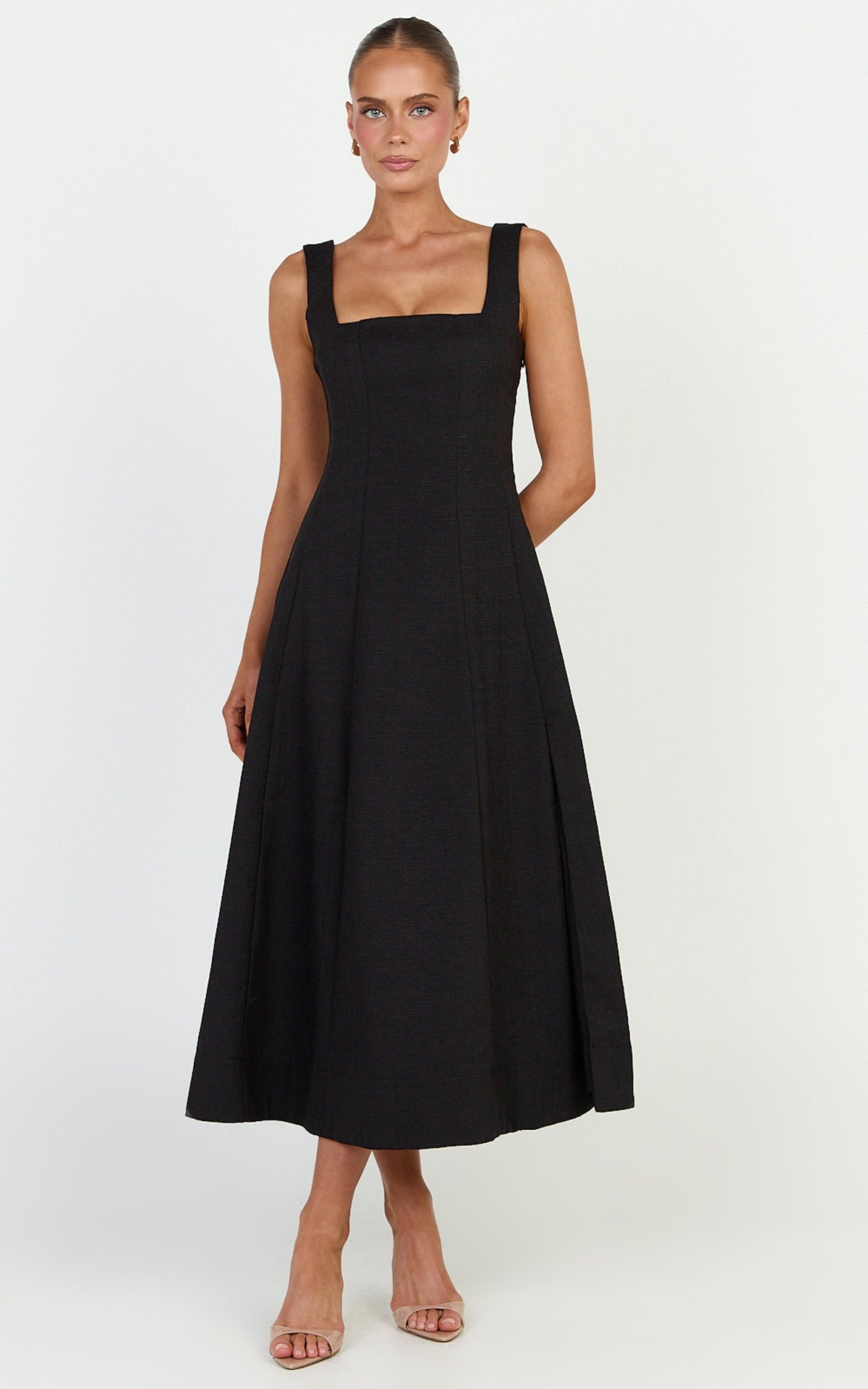 Walters Midi-Kleid – Midi-Kleid mit eckigem Ausschnitt, gesmoktem Rücken und ausgestelltem Rock in Schwarz