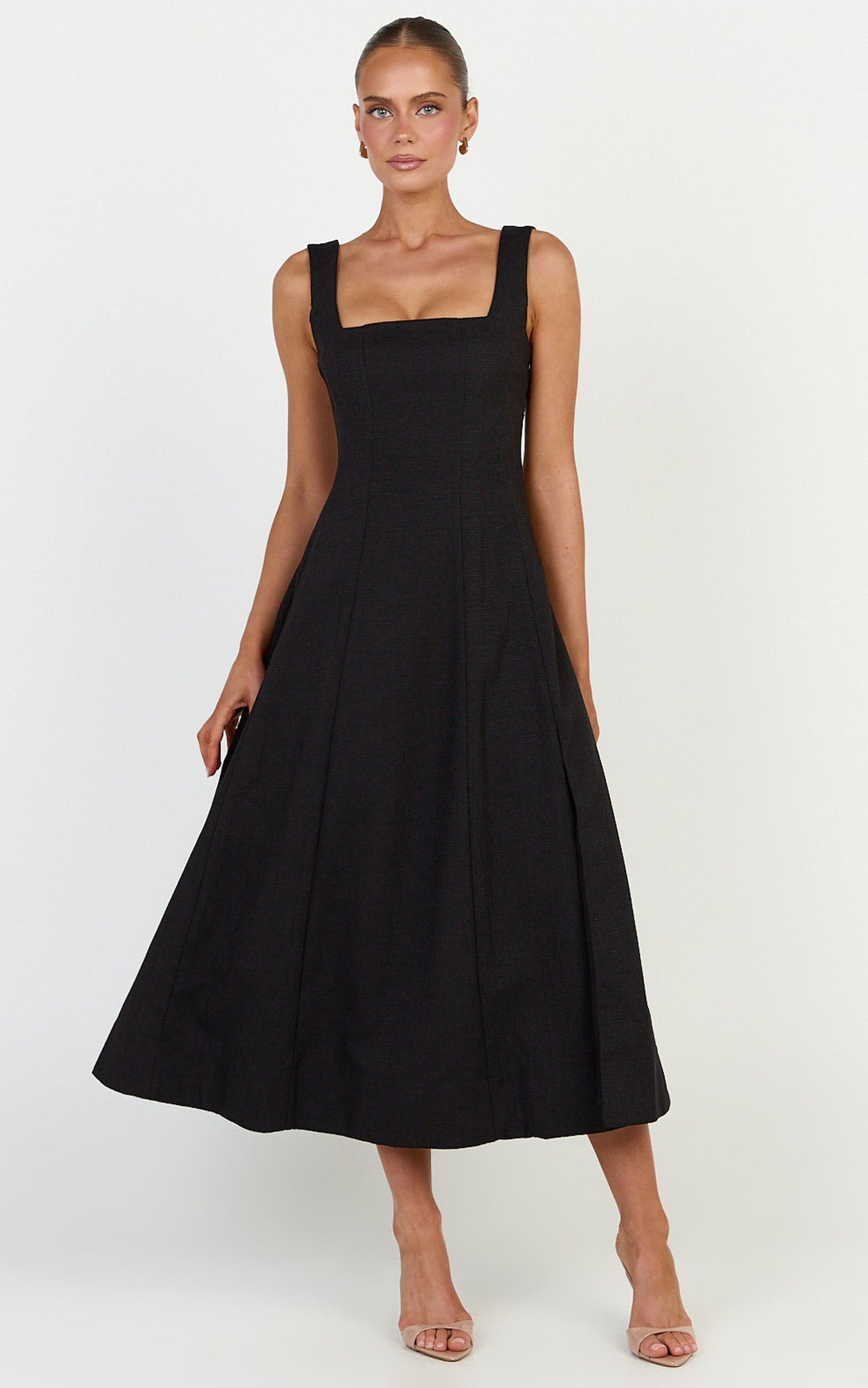Walters Midi-Kleid – Midi-Kleid mit eckigem Ausschnitt, gesmoktem Rücken und ausgestelltem Rock in Schwarz