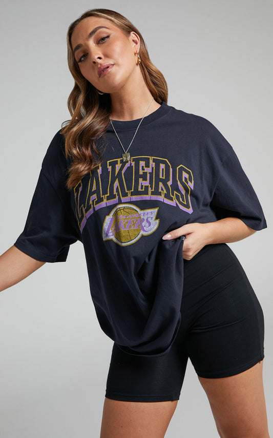 Mitchell & Ness - Lakers Vintage Keyline Logo Tee in Faded Black