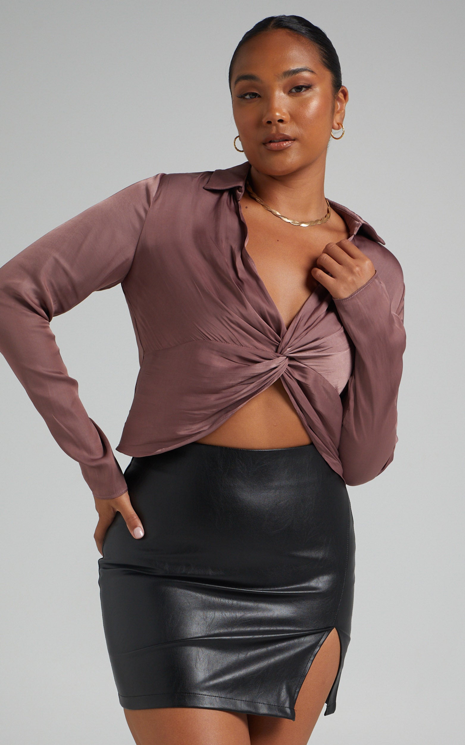 Elexis Top - Twist Front Long Sleeve Top in Mushroom