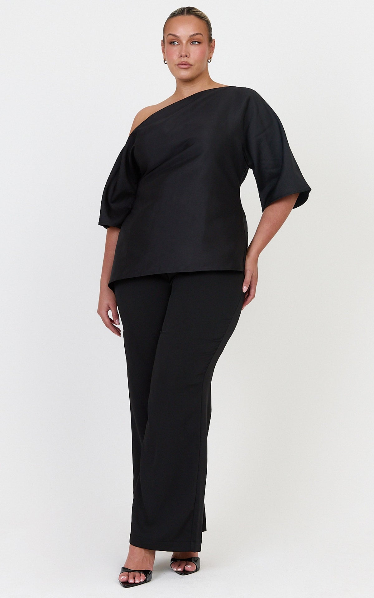 Aubrey Top – schulterfreies Oberteil mit geraffter Taille in Schwarz