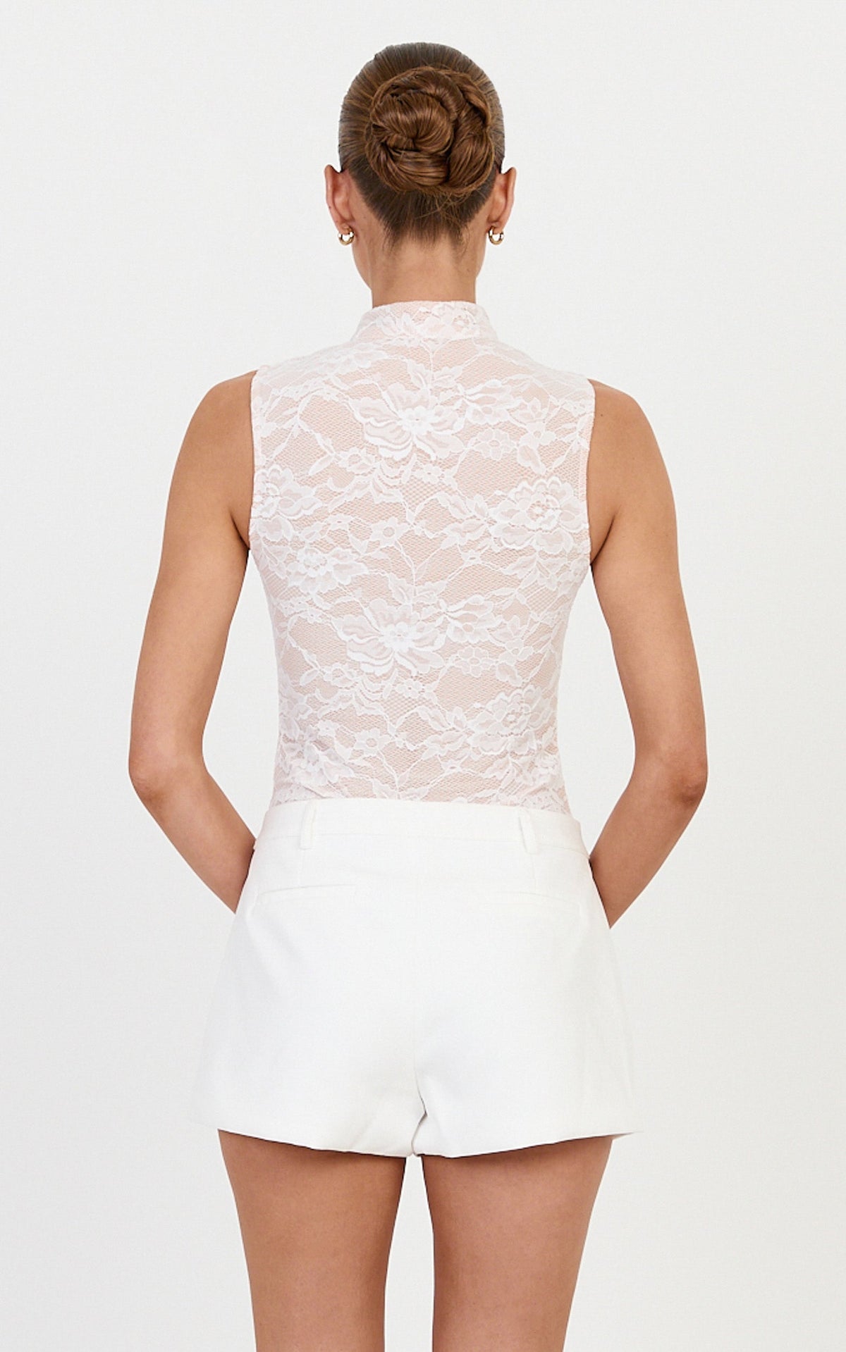 Nyla Bodysuit - Mandarin-Stehkragen mit Schlüssellochspitze, Body in Weiß