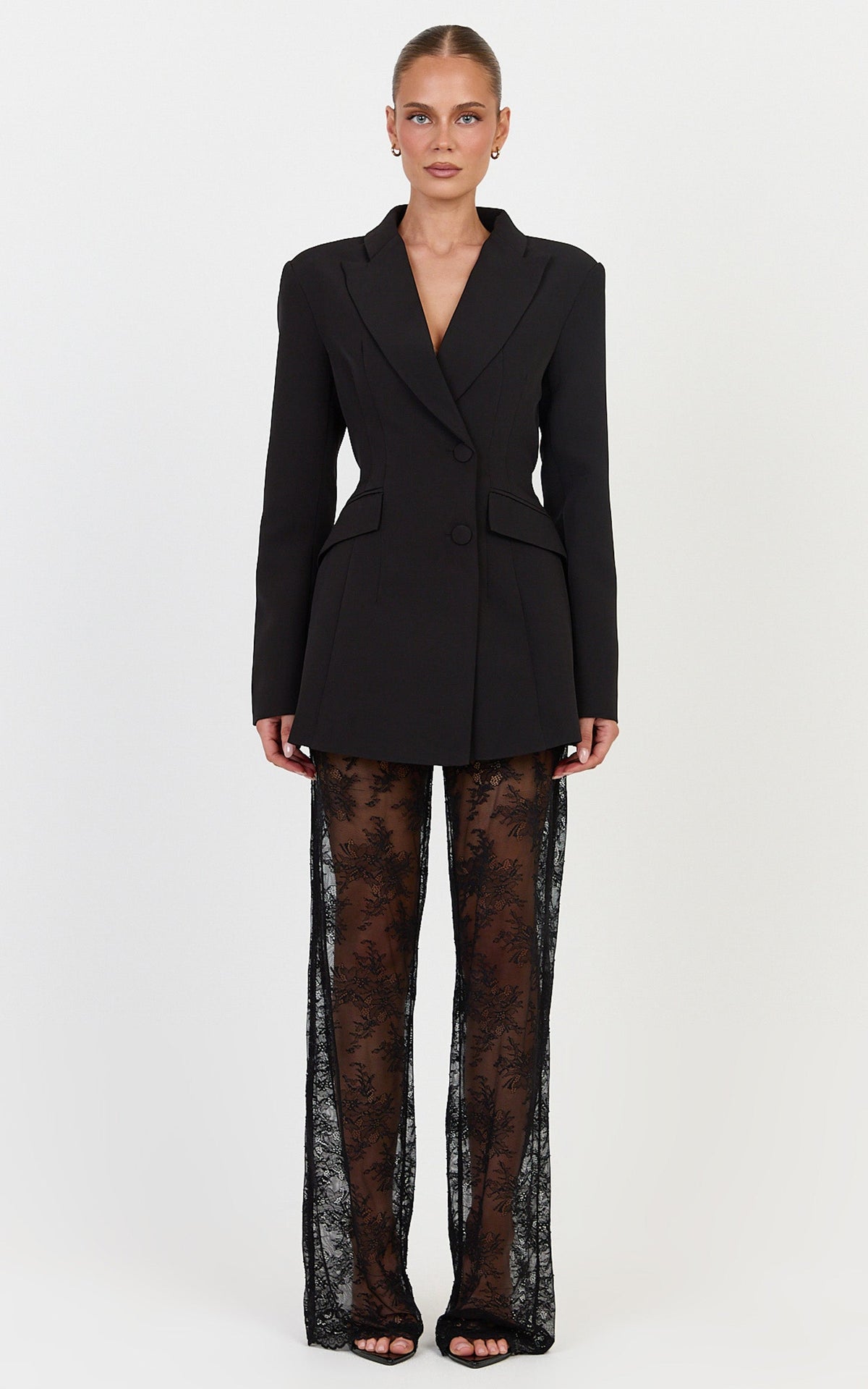 Nyla Hose - Transparente Spitzenhose mit Muschelsaum in Schwarz