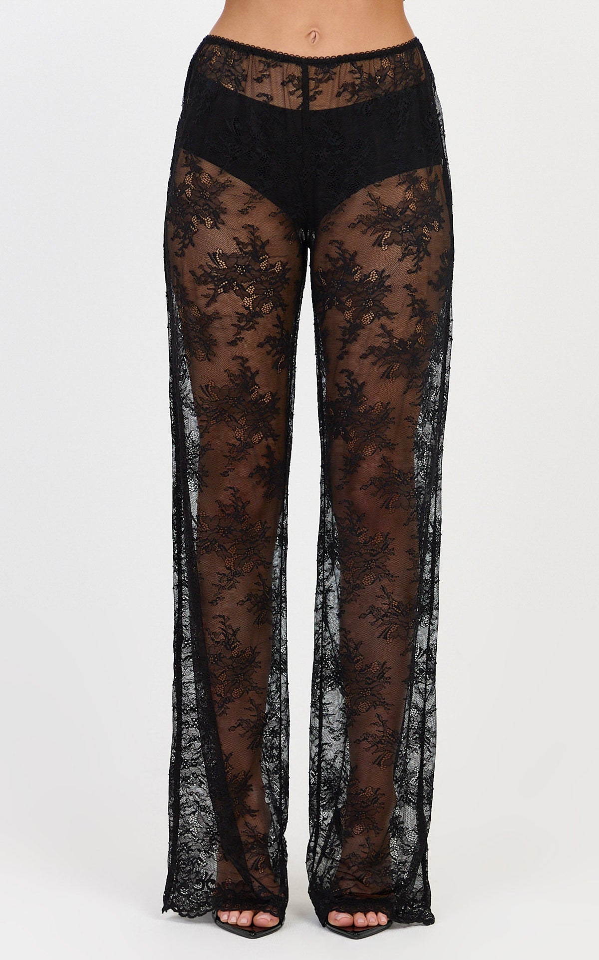 Nyla Hose - Transparente Spitzenhose mit Muschelsaum in Schwarz