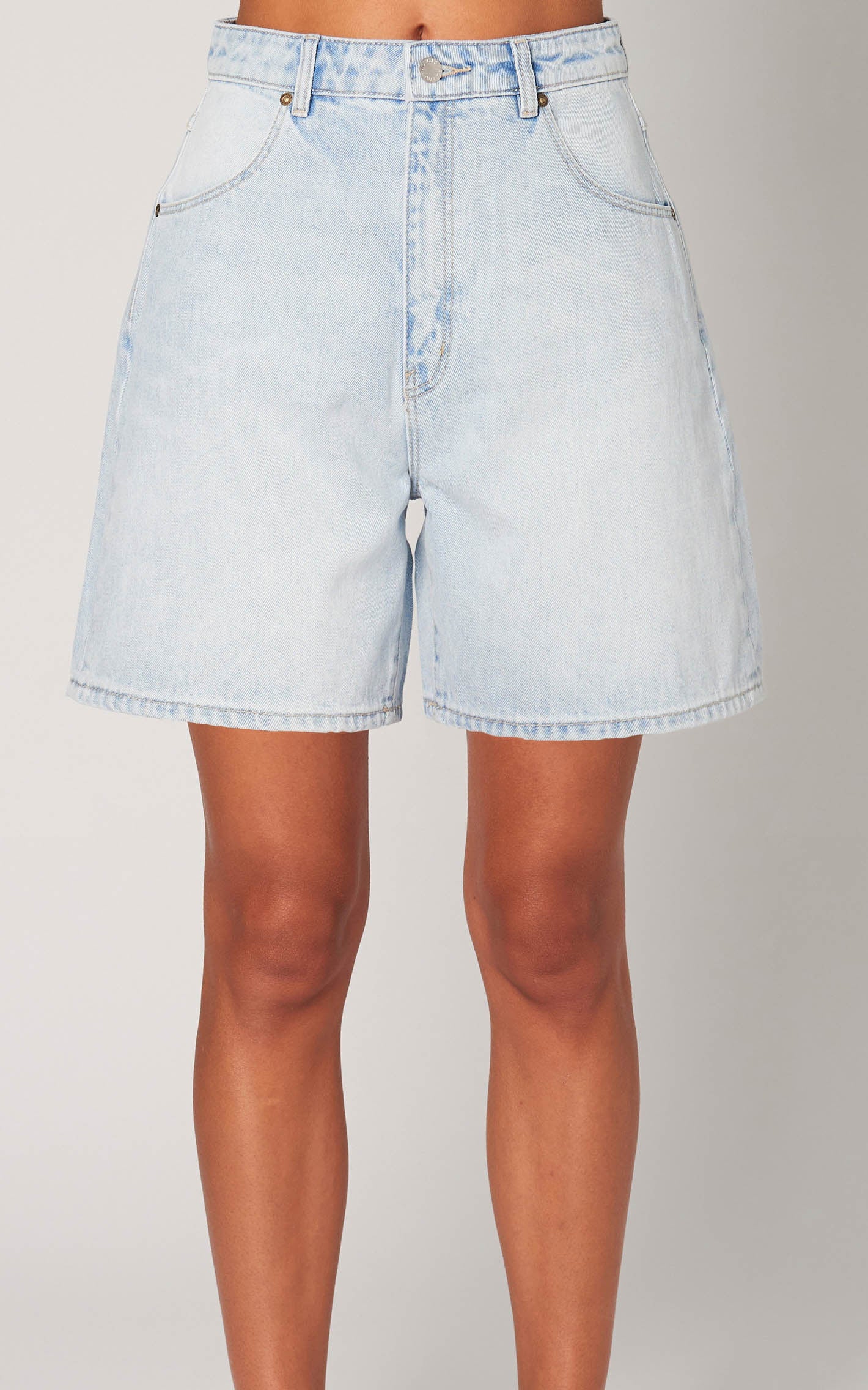 Rolla's - SUPER MIRAGE SHORT SUMMER BLEACH in Bleached Denim
