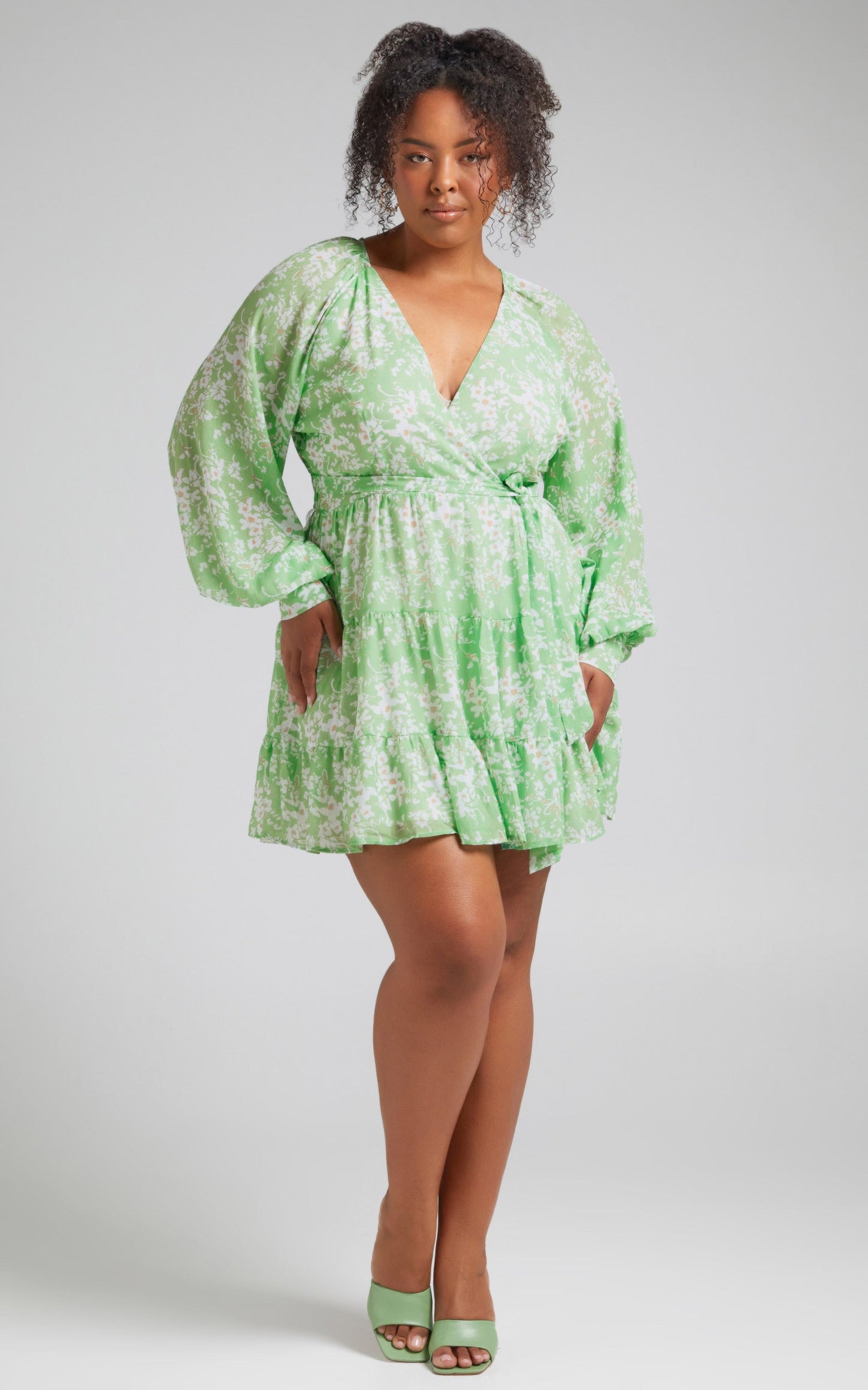 Libby Mini Dress - Printed Longsleeve V Neck Dress in Whispering Floral
