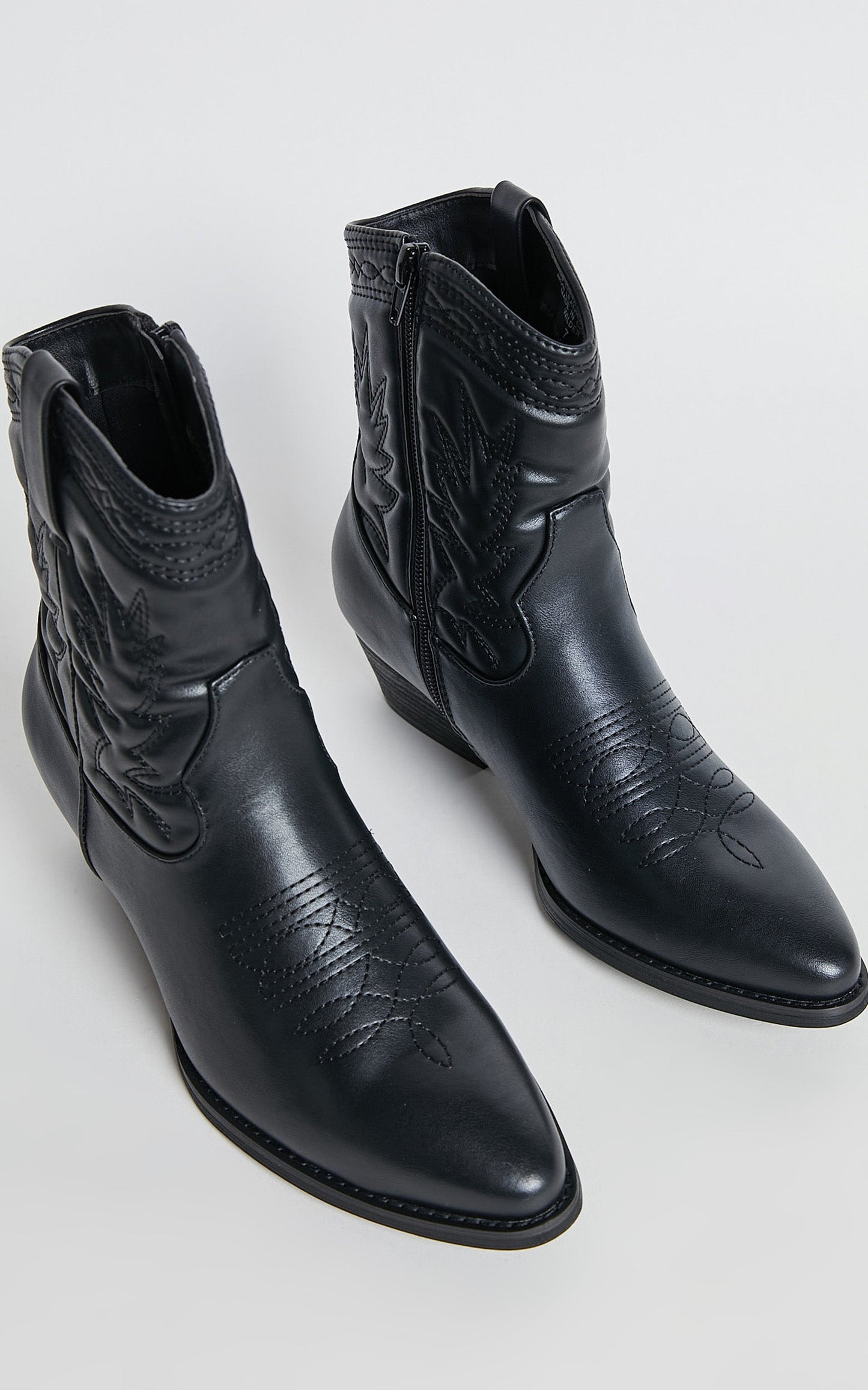 Therapy - Wilder Boots in Black