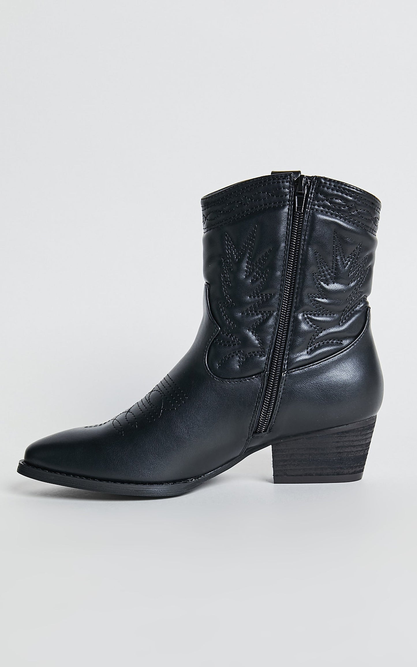 Therapy - Wilder Boots in Black