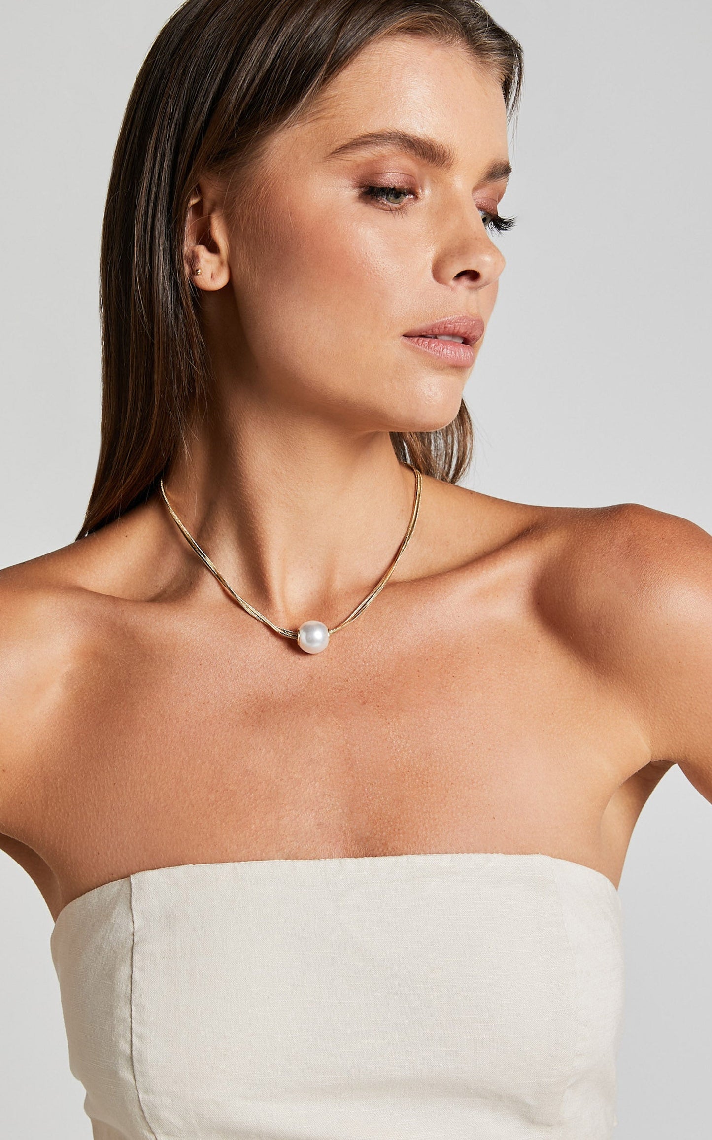 Carmie Pearl Necklace in Gold Pearl