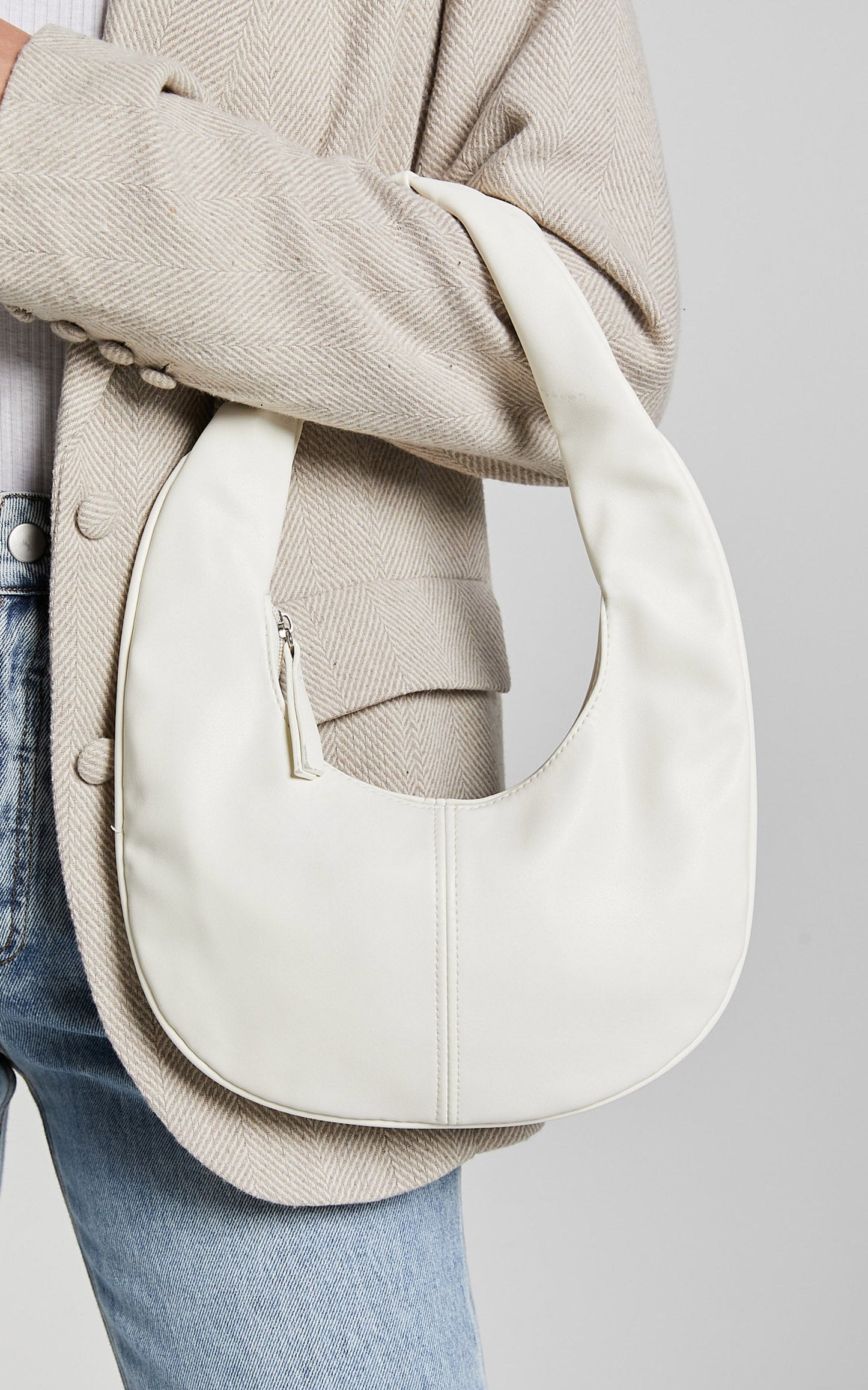 Melbourne Oval PU Shoulder Bag in White