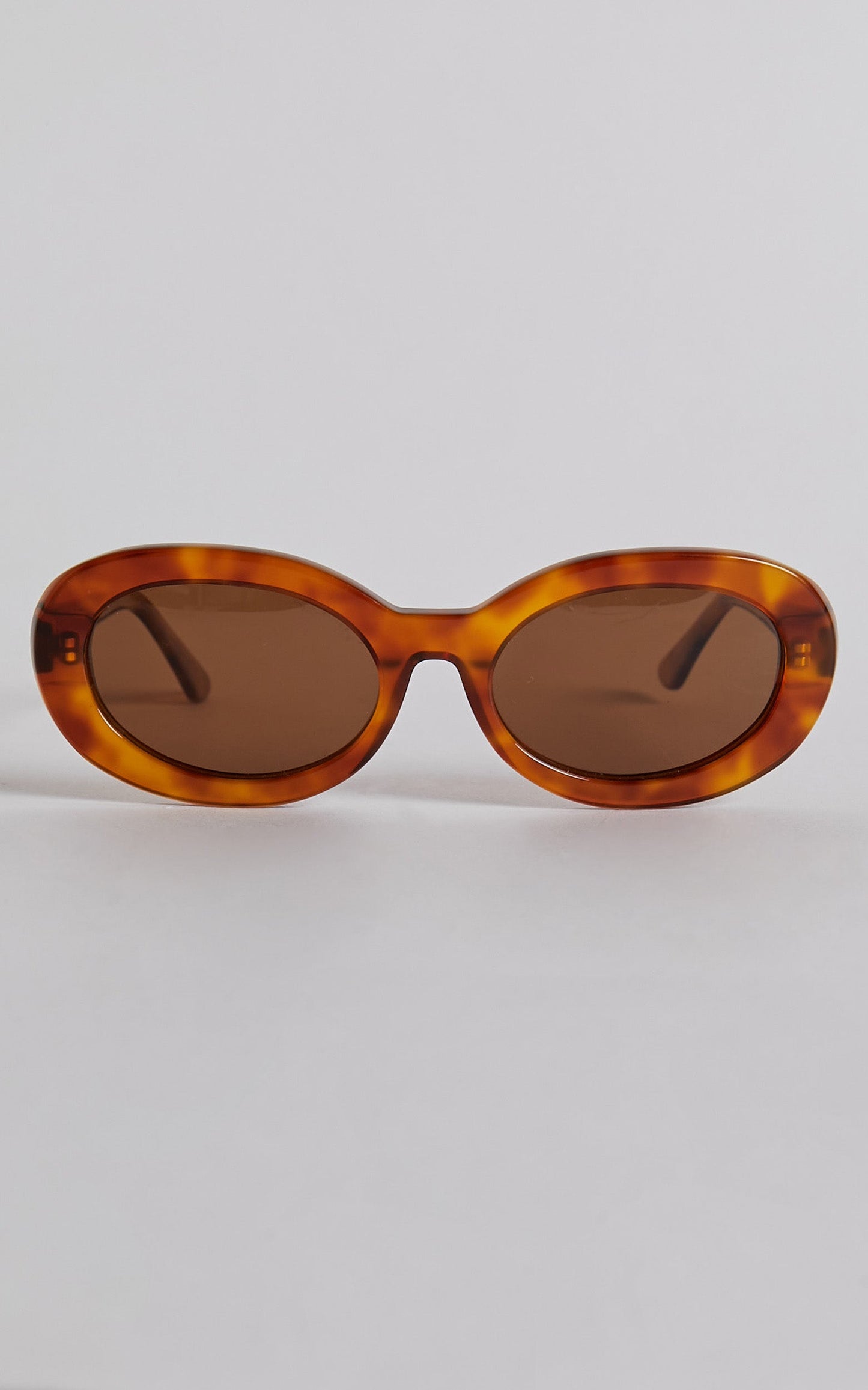 Aaliya Round Sunglasses in Tort Brown