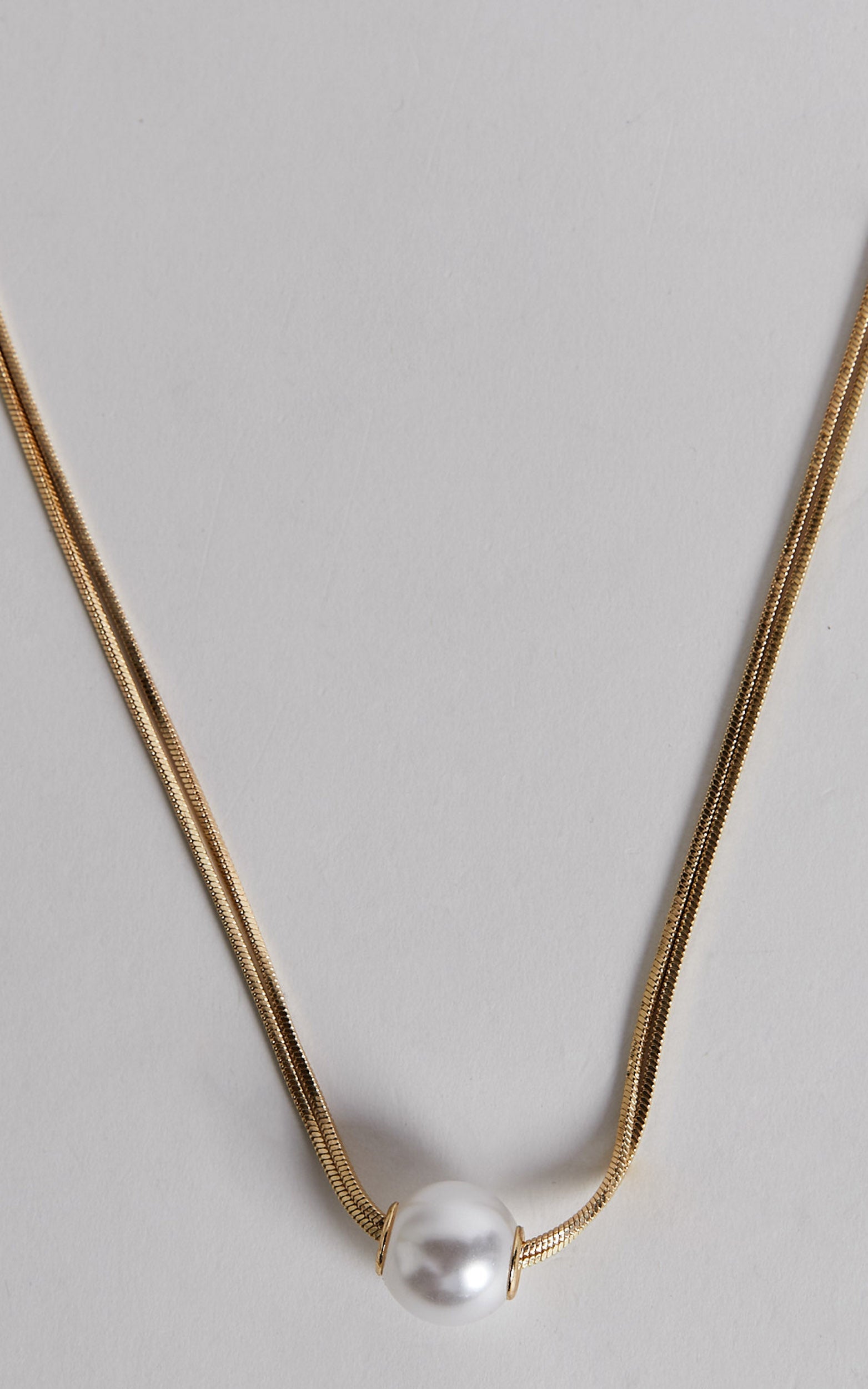 Carmie Pearl Necklace in Gold Pearl