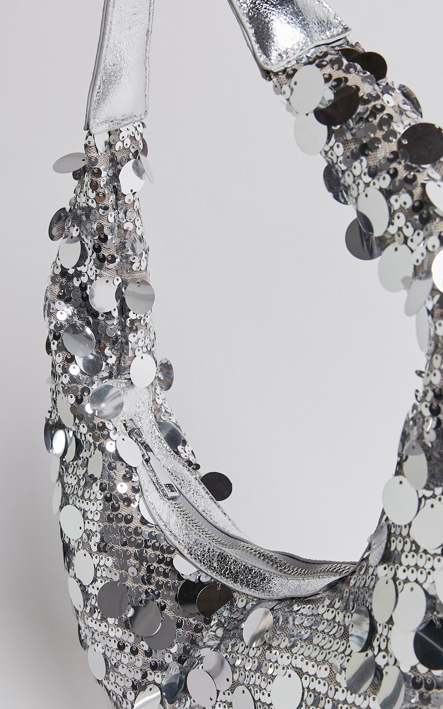 Cancun Cricle Sequin Oval Bag in Silver
