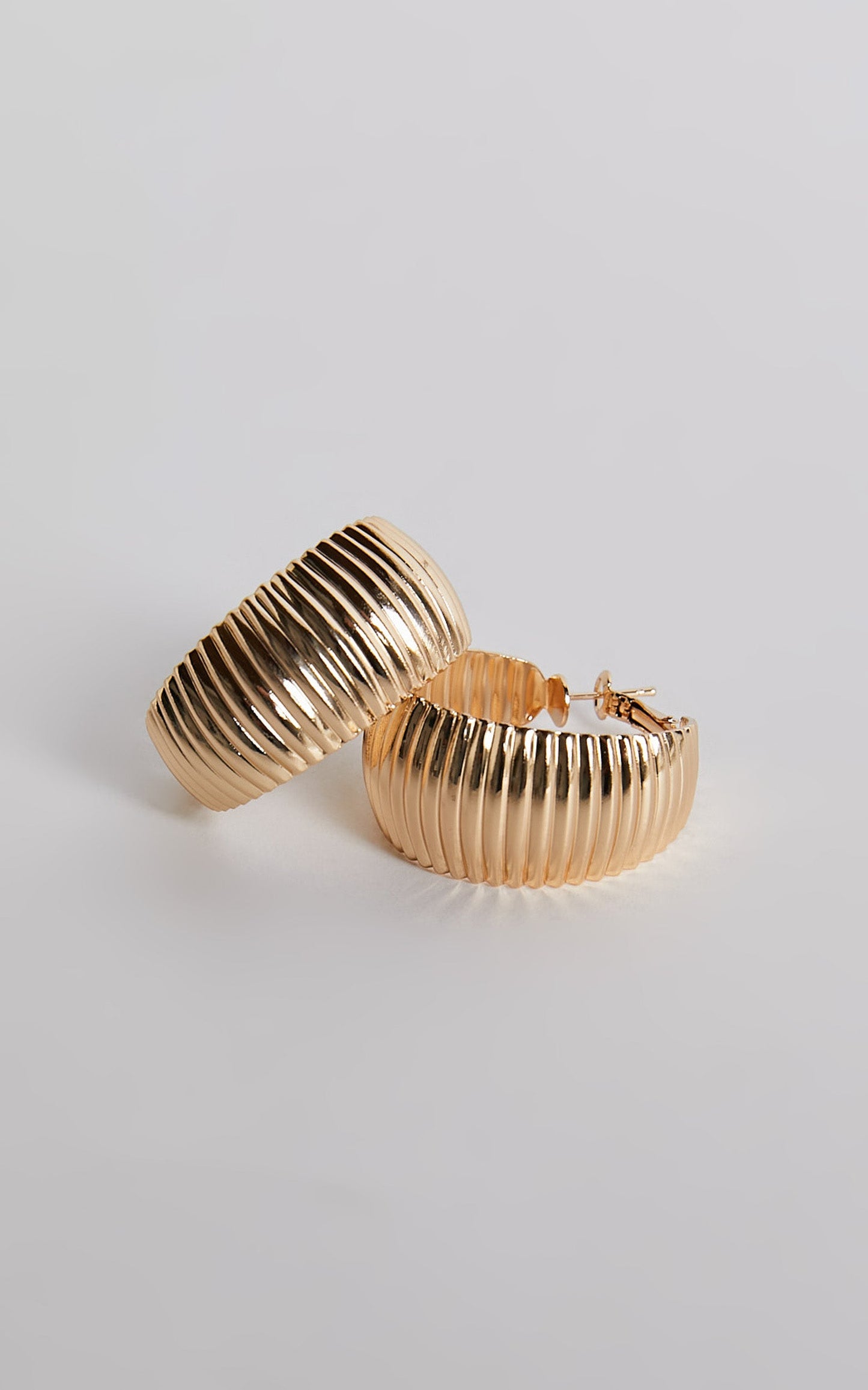 Marsellie Textured Hoop Earring in Gold