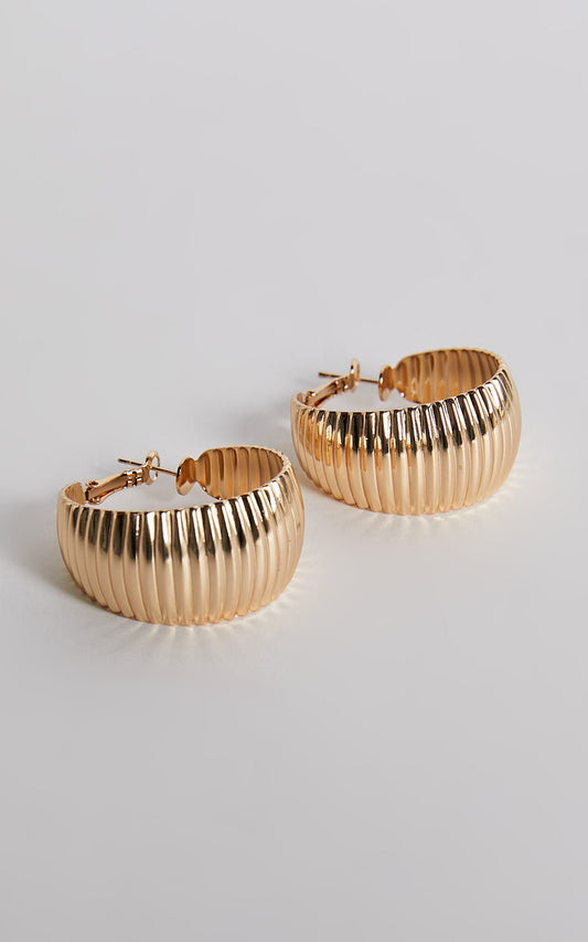 Marsellie Textured Hoop Earring in Gold