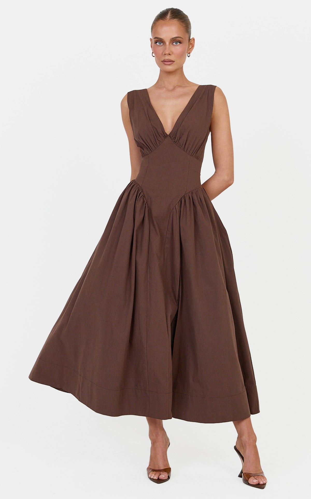 Melody Midikleid – V-Ausschnitt A-Linien-Kleid in Schokoladenbraun