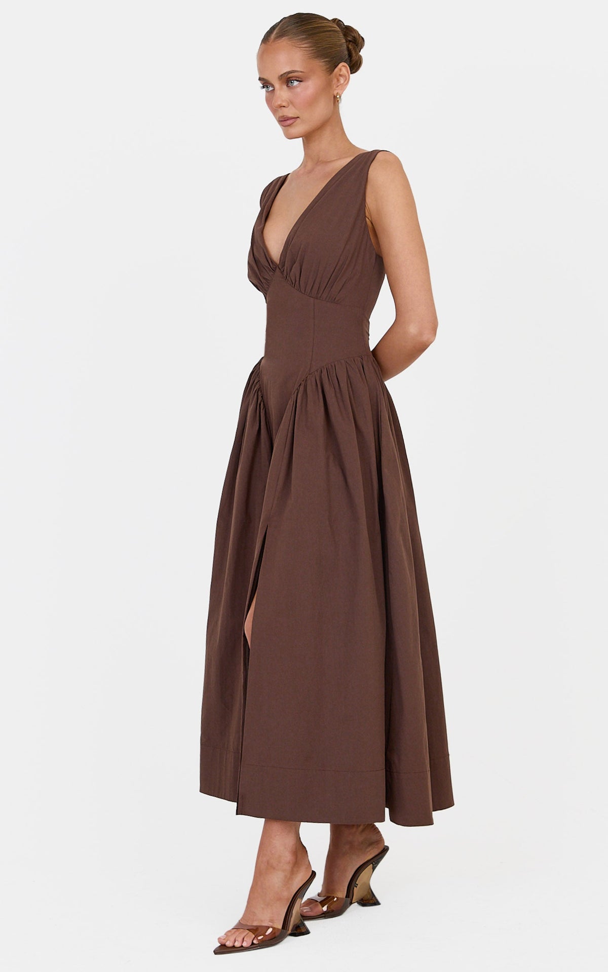 Melody Midikleid – V-Ausschnitt A-Linien-Kleid in Schokoladenbraun