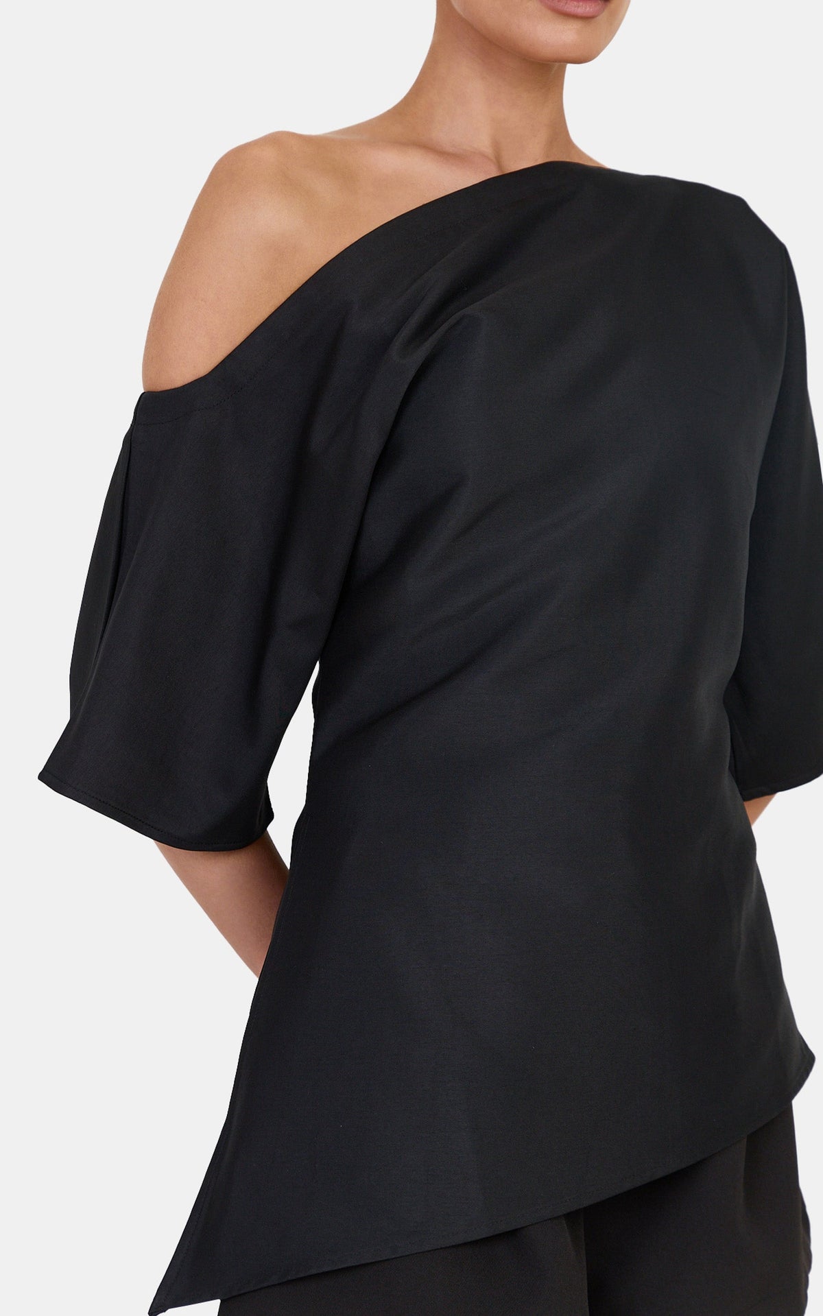 Aubrey Top – schulterfreies Oberteil mit geraffter Taille in Schwarz