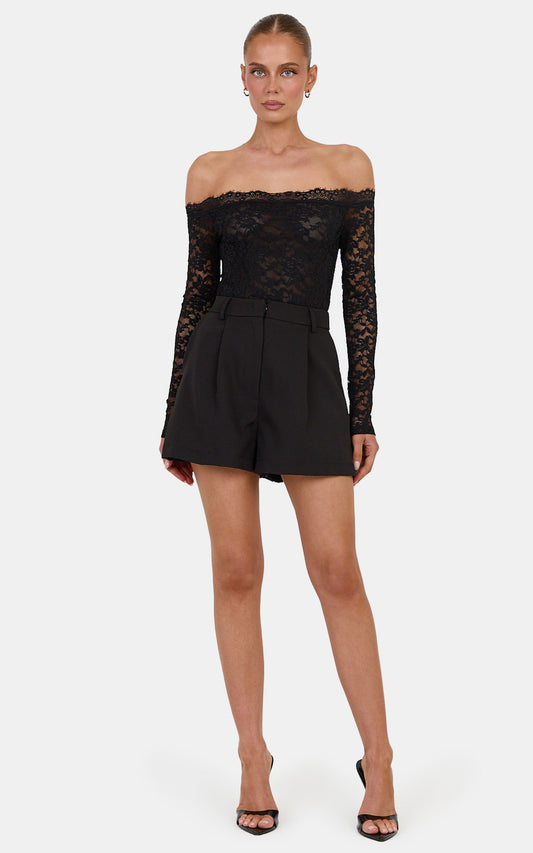Victoria Shorts - Maßgeschneiderte A-Linien-Shorts in Schwarz