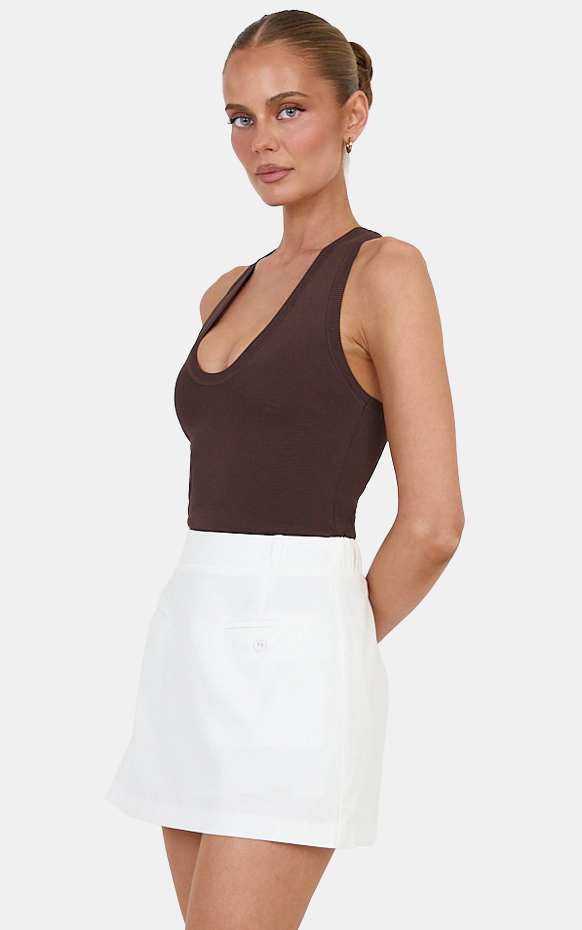 Natasha Skort – Mid Waist Skort mit Gummizug hinten in Weiß