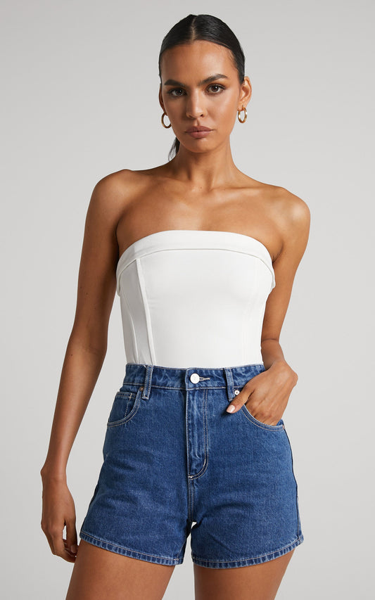 Abrand - A Venice Mandy Denim Short in Mid Vintage Blue