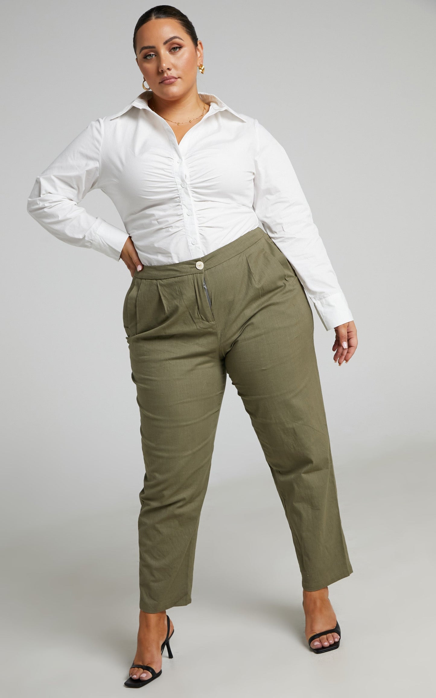 Lavinia Pleated Front Cropped Linen Blend Pant in Olive
