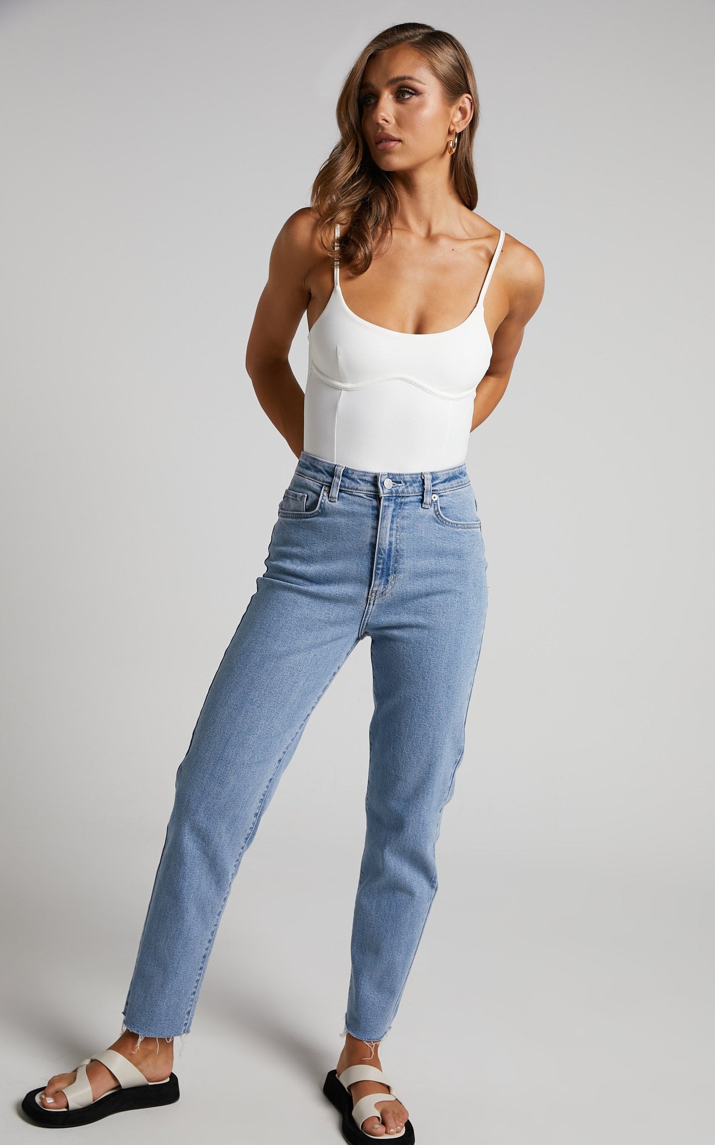 Riders - Hi Mom Denim Jeans in Whisper Blue