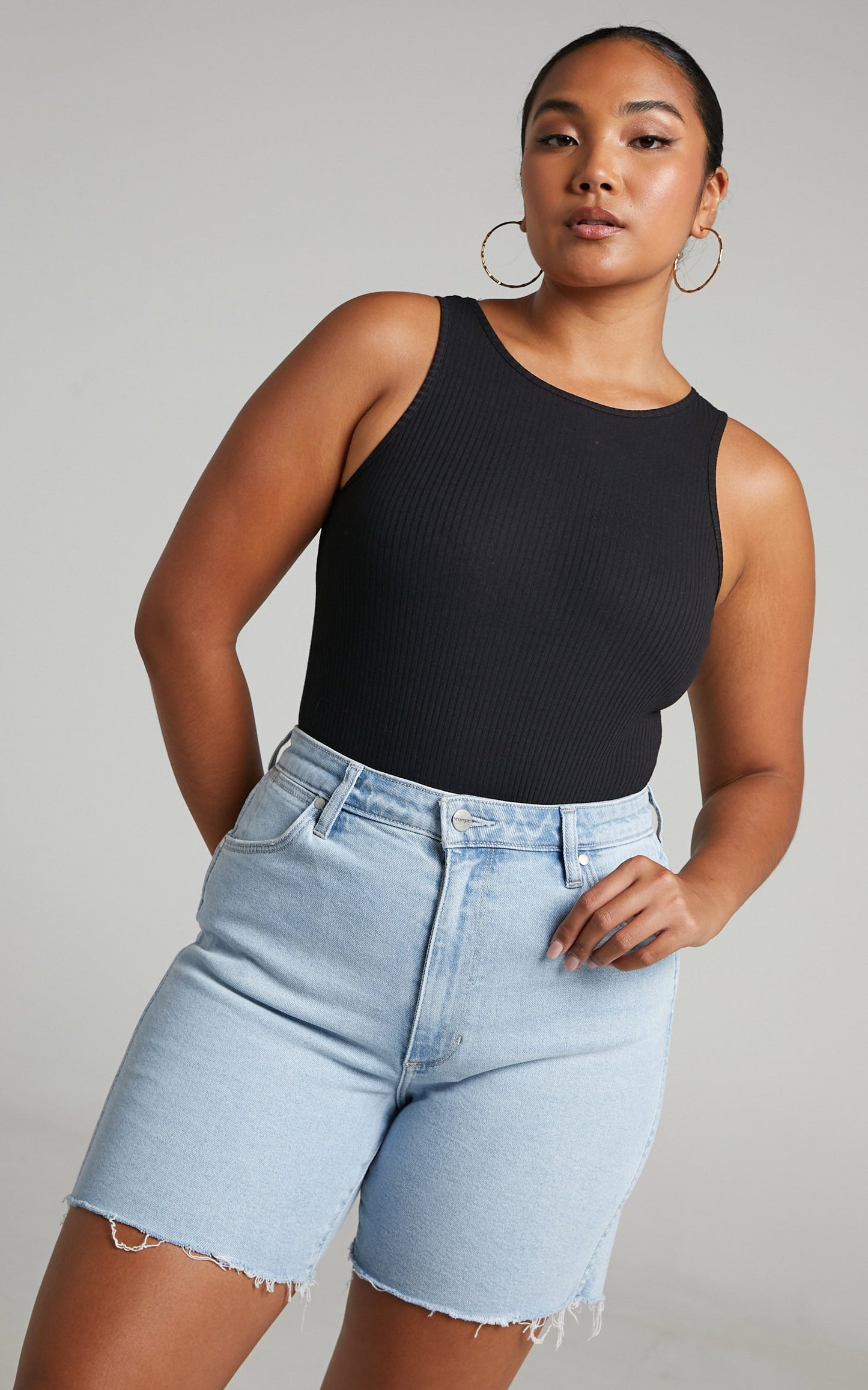 Wrangler - Tyler Wide Denim Short in Castaway