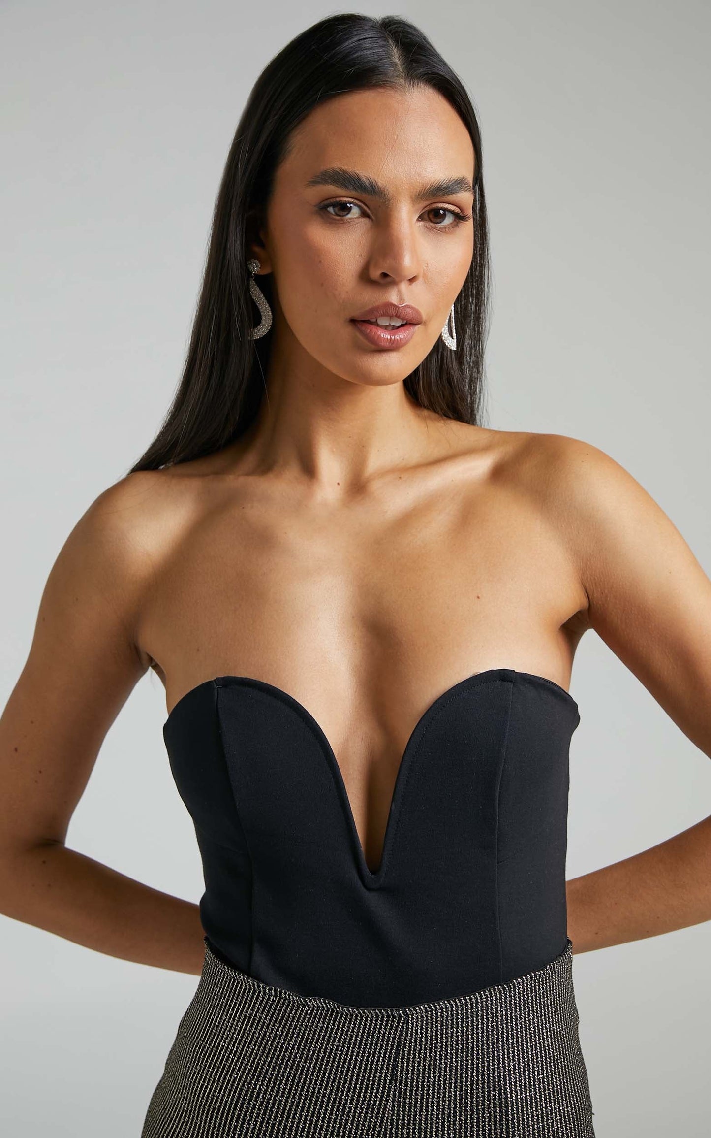 Zillah Strapless Sweetheart Plunge Neck Bodysuit in Black