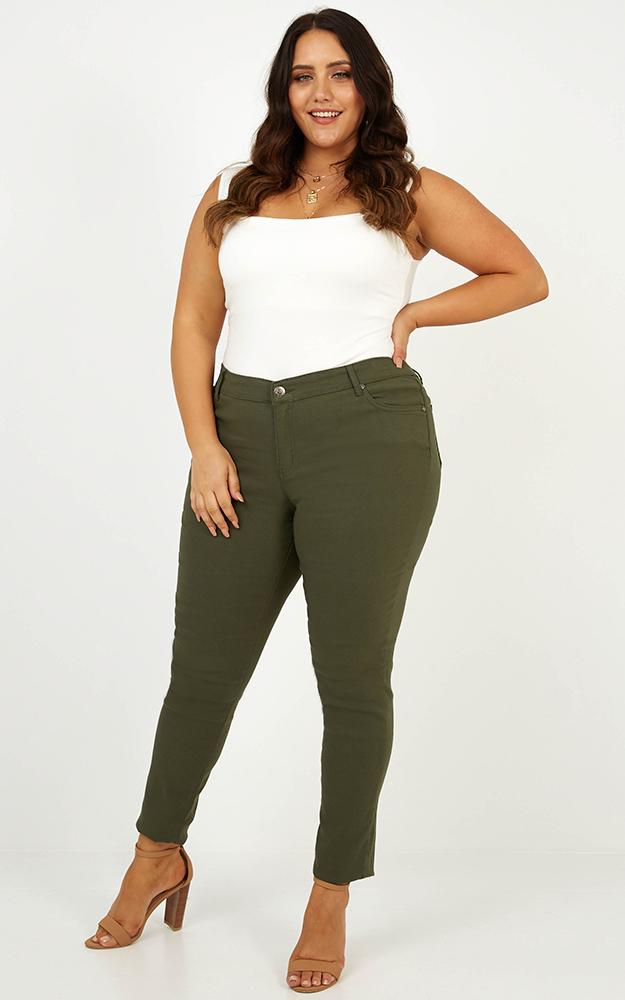 Fill Me In Jeggings In Khaki
