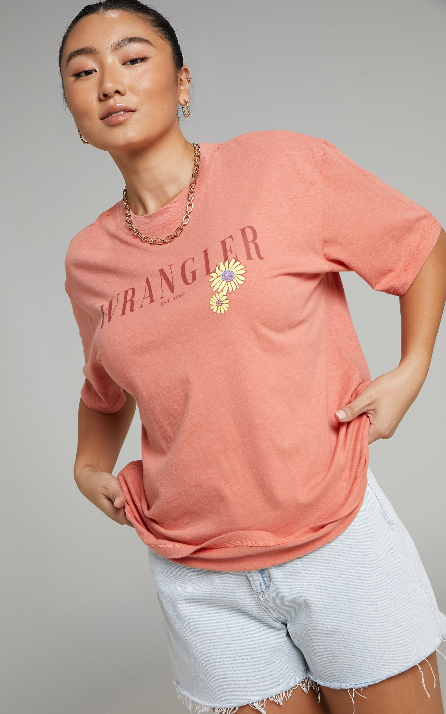 Wrangler - Daisy Logo Tee in Terracota