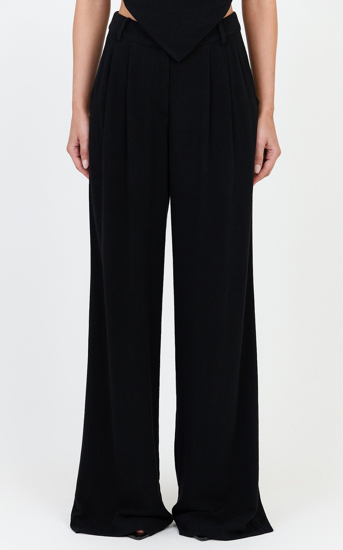 Norma Hose – Weite Leinenhose mit hohem Bund in Schwarz