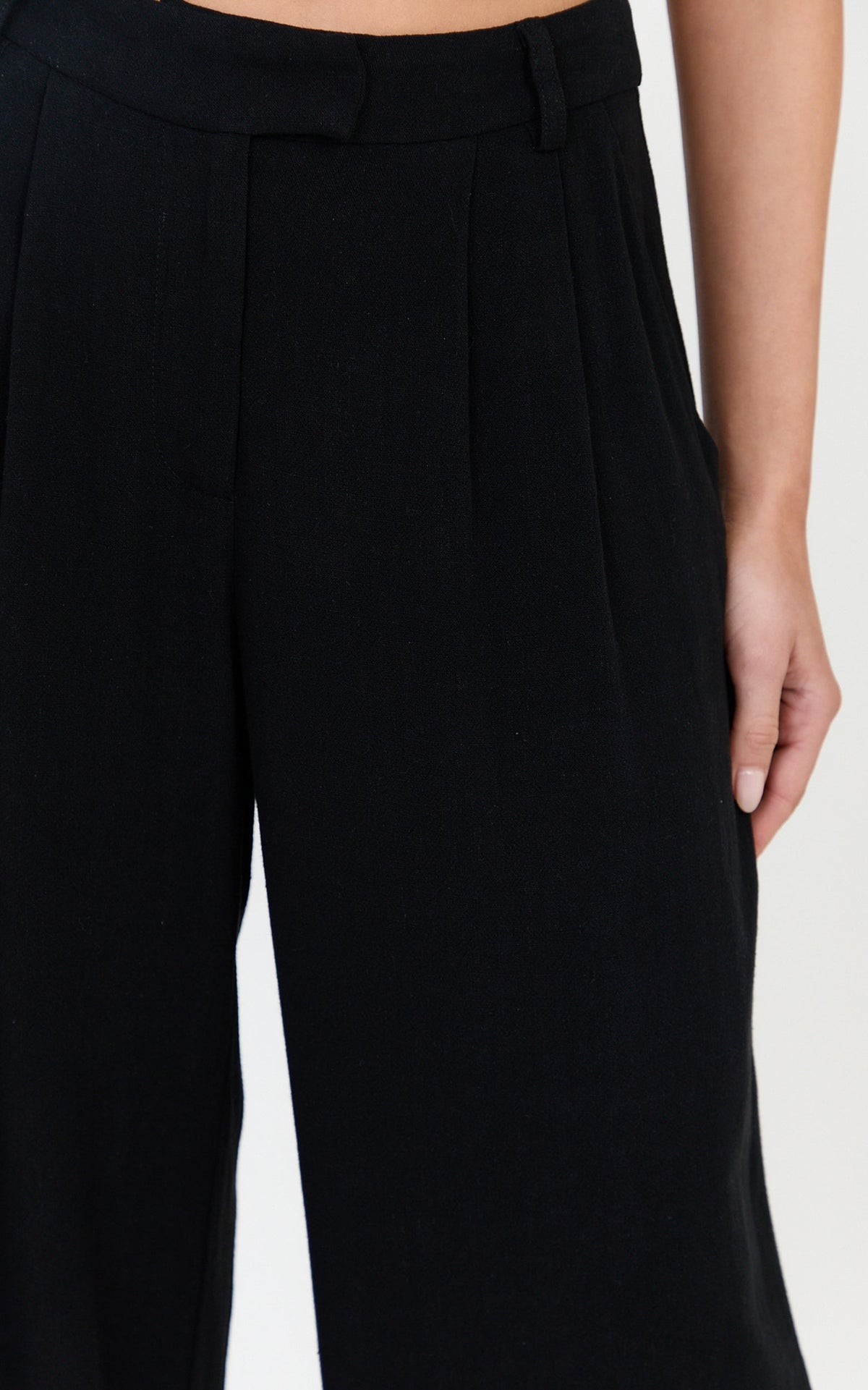 Norma Hose – Weite Leinenhose mit hohem Bund in Schwarz