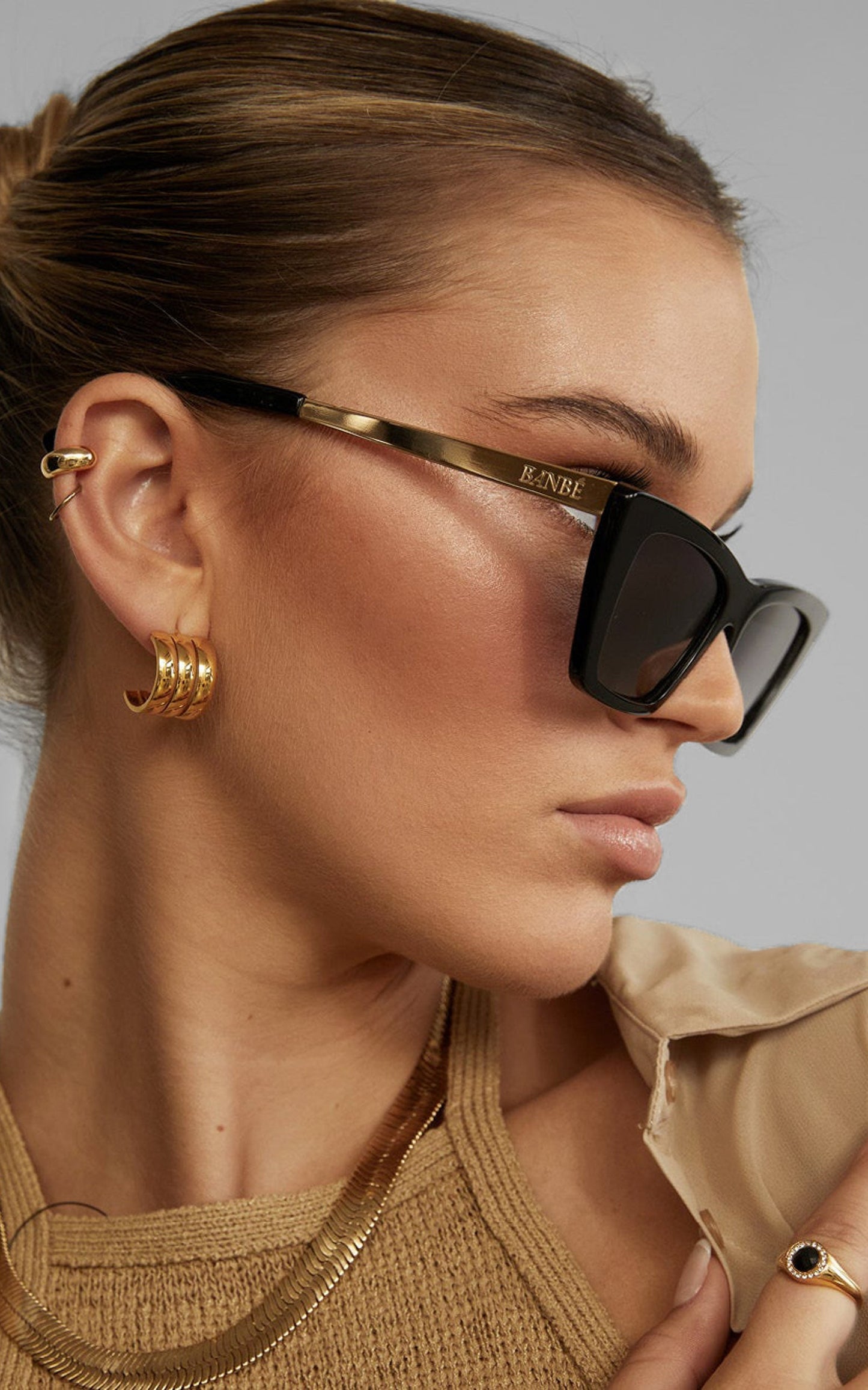Banbe Eyewear - The Twiggy Sunglasses in Black/Black Fade