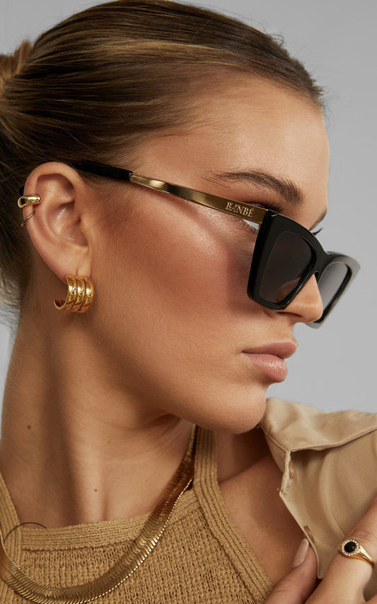 Banbe Eyewear - The Twiggy Sunglasses in Black/Black Fade