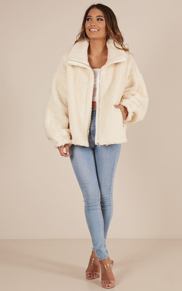 Secret And Whisper Jacket In Cream Teddy