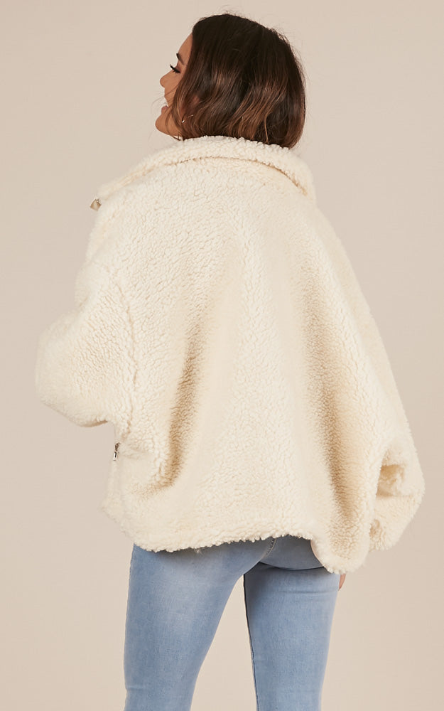 Secret And Whisper Jacket In Cream Teddy