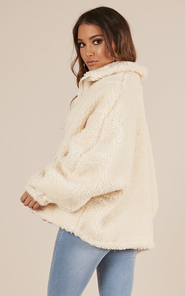 Secret And Whisper Jacket In Cream Teddy