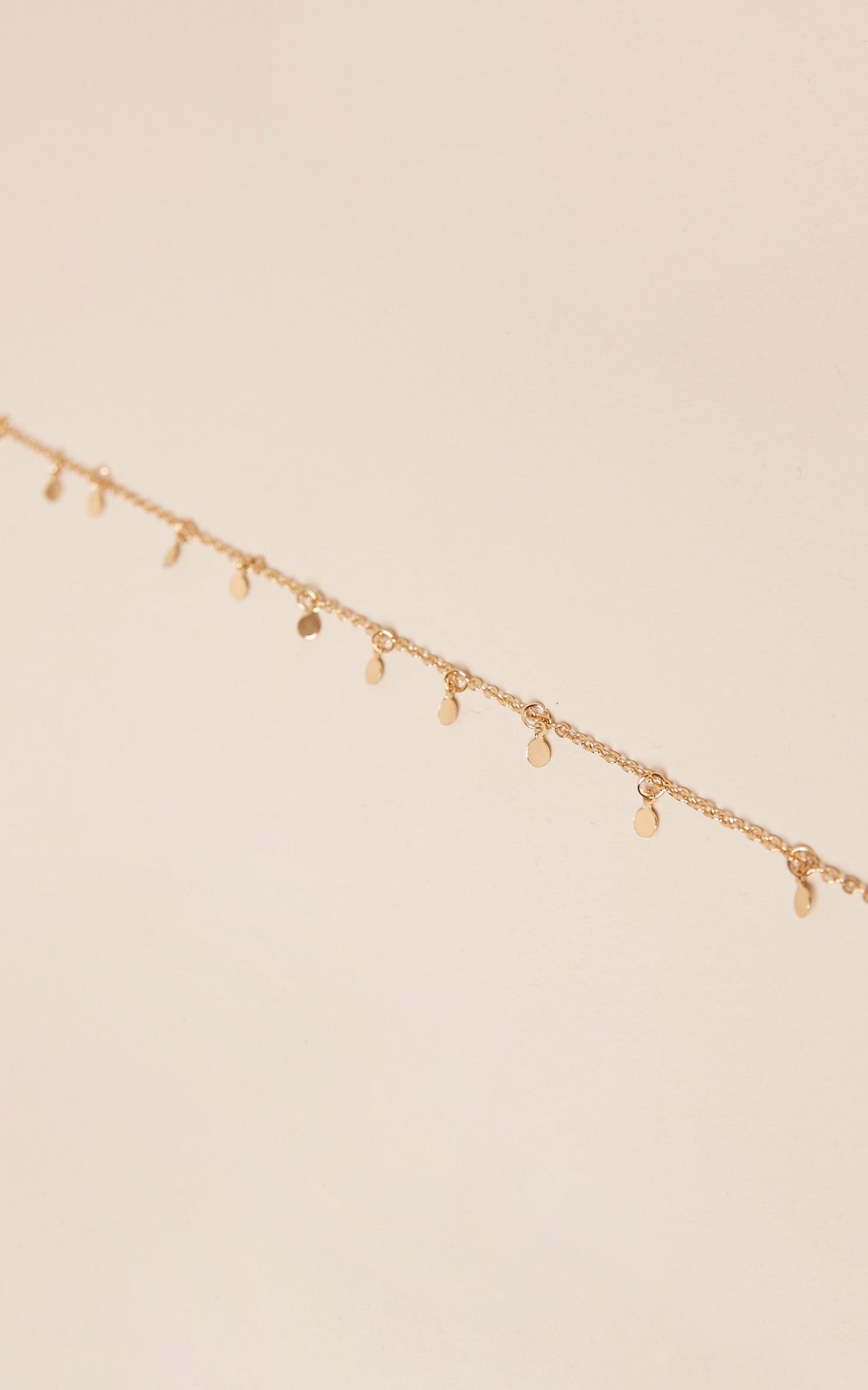 Lights Down Low choker in Gold