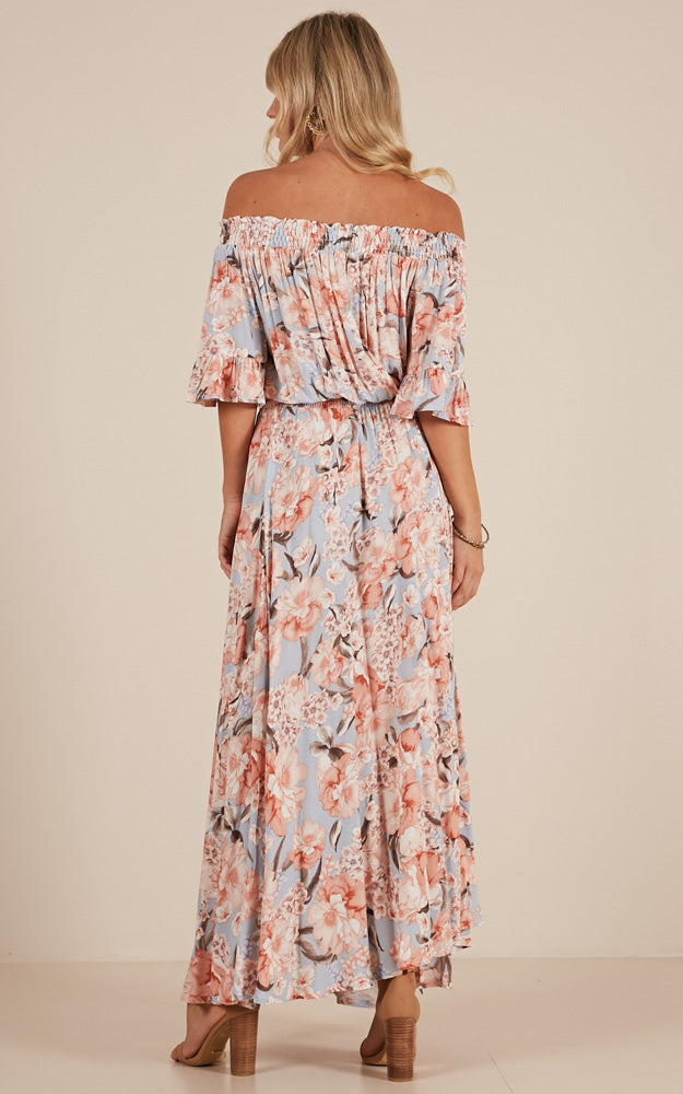 Leah Maxi Dress In Peach Floral