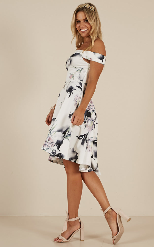 Arlo Dress In White Floral