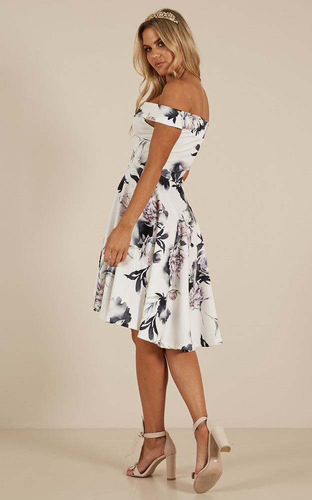 Arlo Dress In White Floral