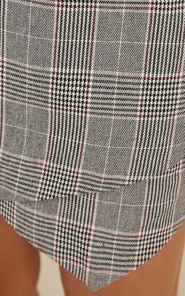 Lovers Betrayal Skort In Grey Check