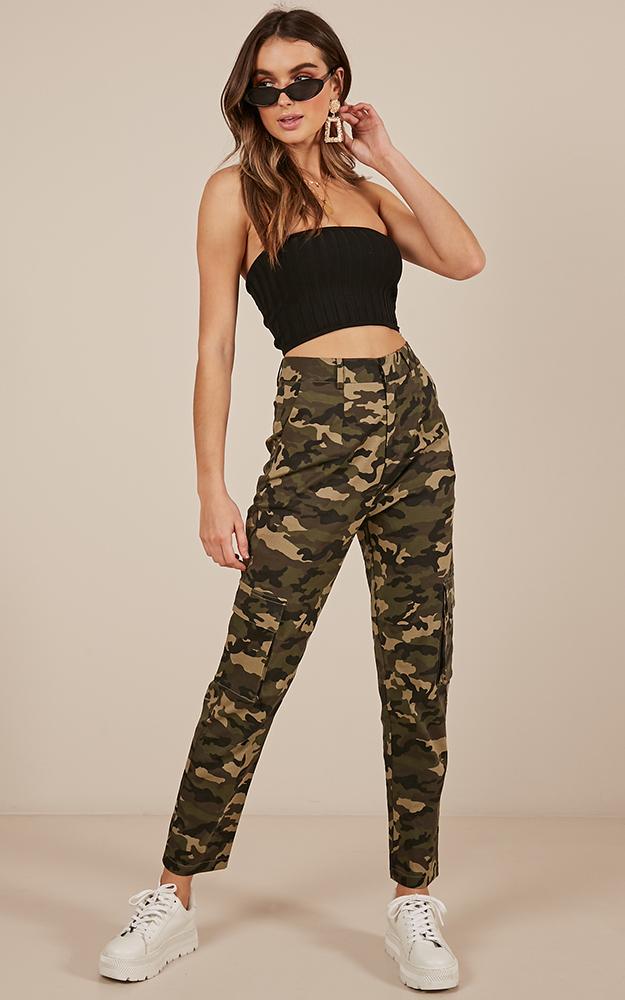 Stay Tuned Pants In Green Camo Print