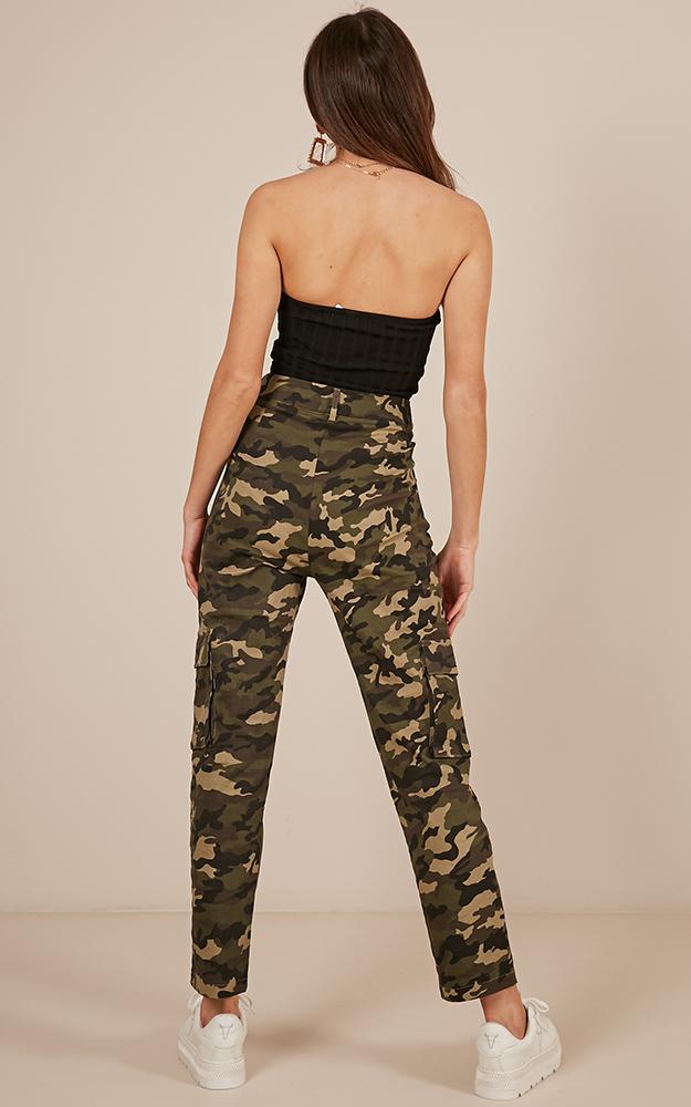 Stay Tuned Pants In Green Camo Print