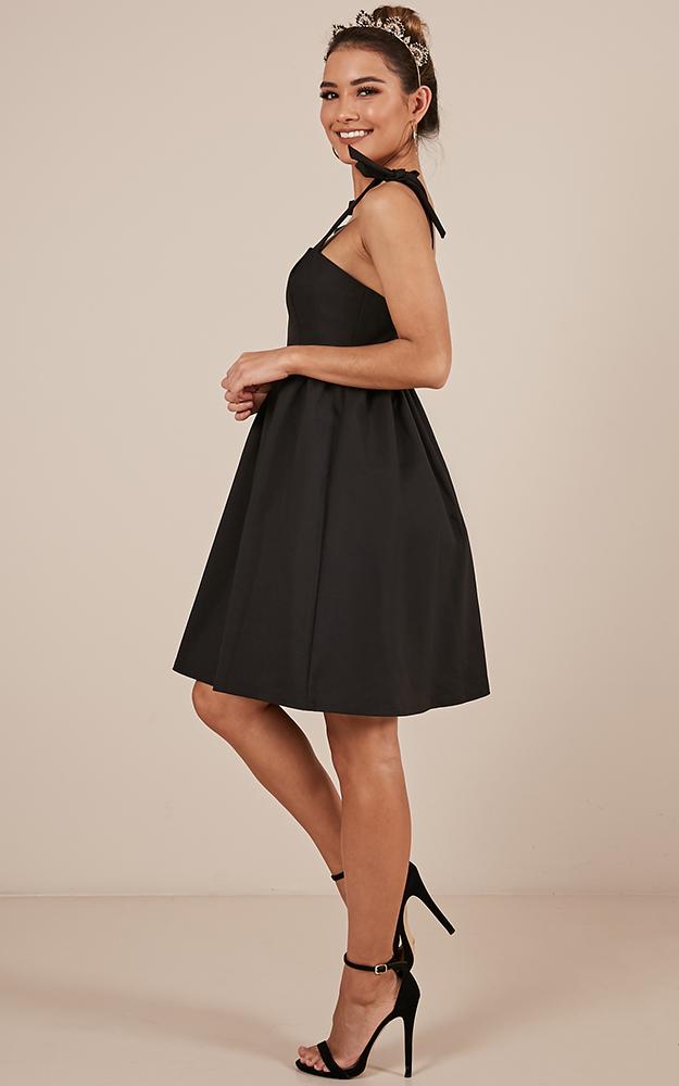 Get The Memo Dress In Black
