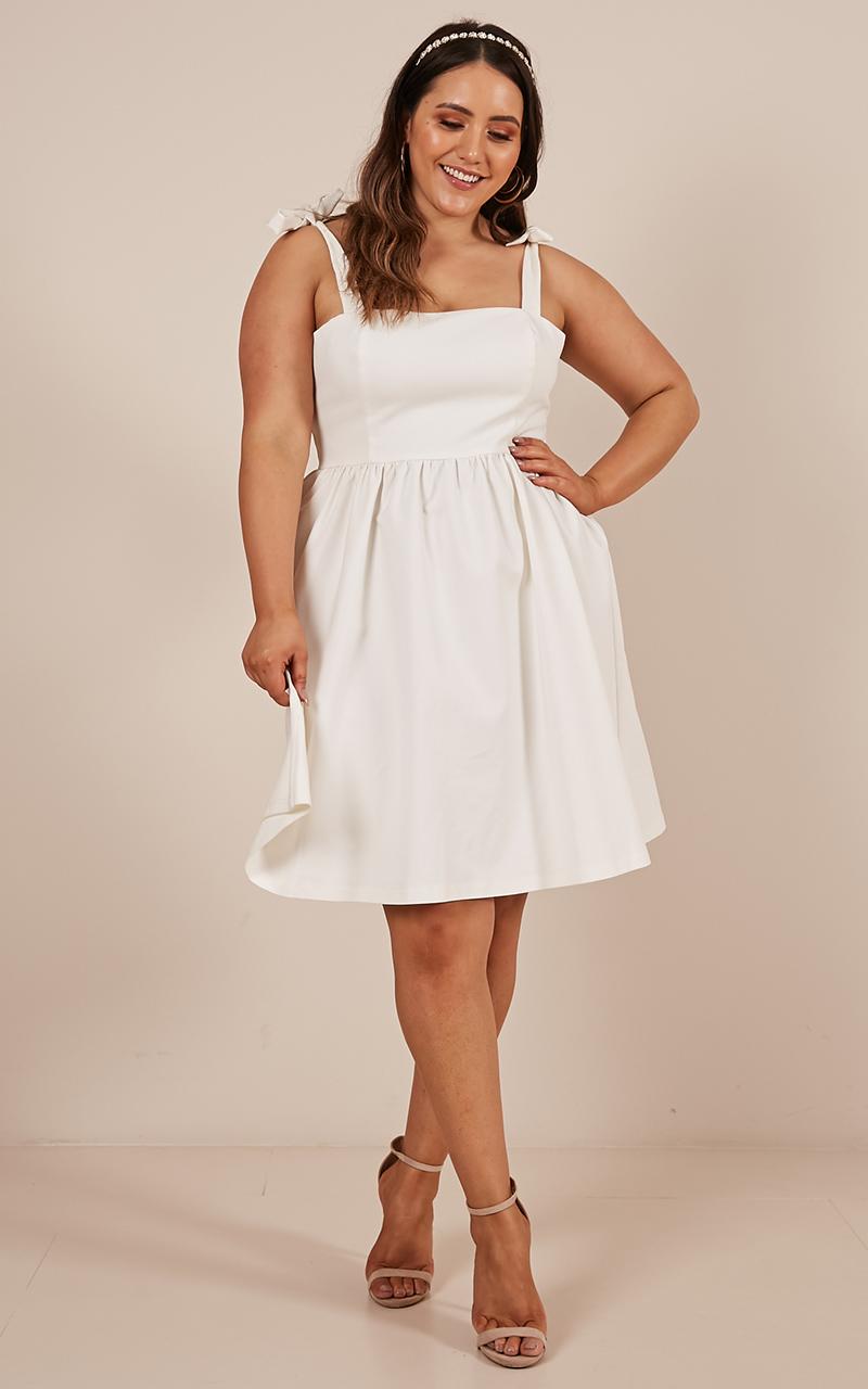 Get The Memo Dress In White