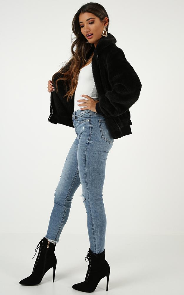 Knock Knock Jacket In Black